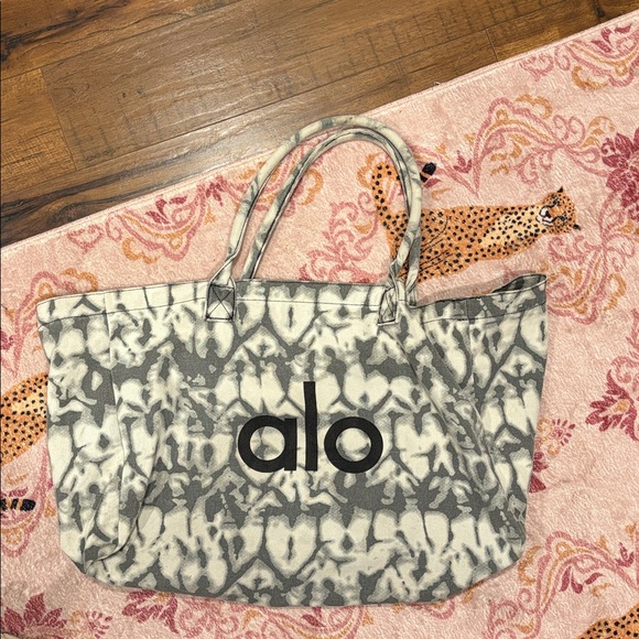 Alo Yoga Tie Dye Gray Gym Tote EUC - Picture 5 of 10